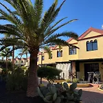 Premium - New Tropical Casa Oasis - Fast Wi-fi !! Swimming Pool !! Tv *