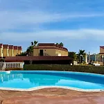 Premium - New Tropical Casa Oasis - Fast Wi-fi !! Swimming Pool !! Tv アパート