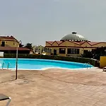 Premium - New Tropical Casa Oasis - Fast Wi-fi !! Swimming Pool !! Tv Lejlighed *